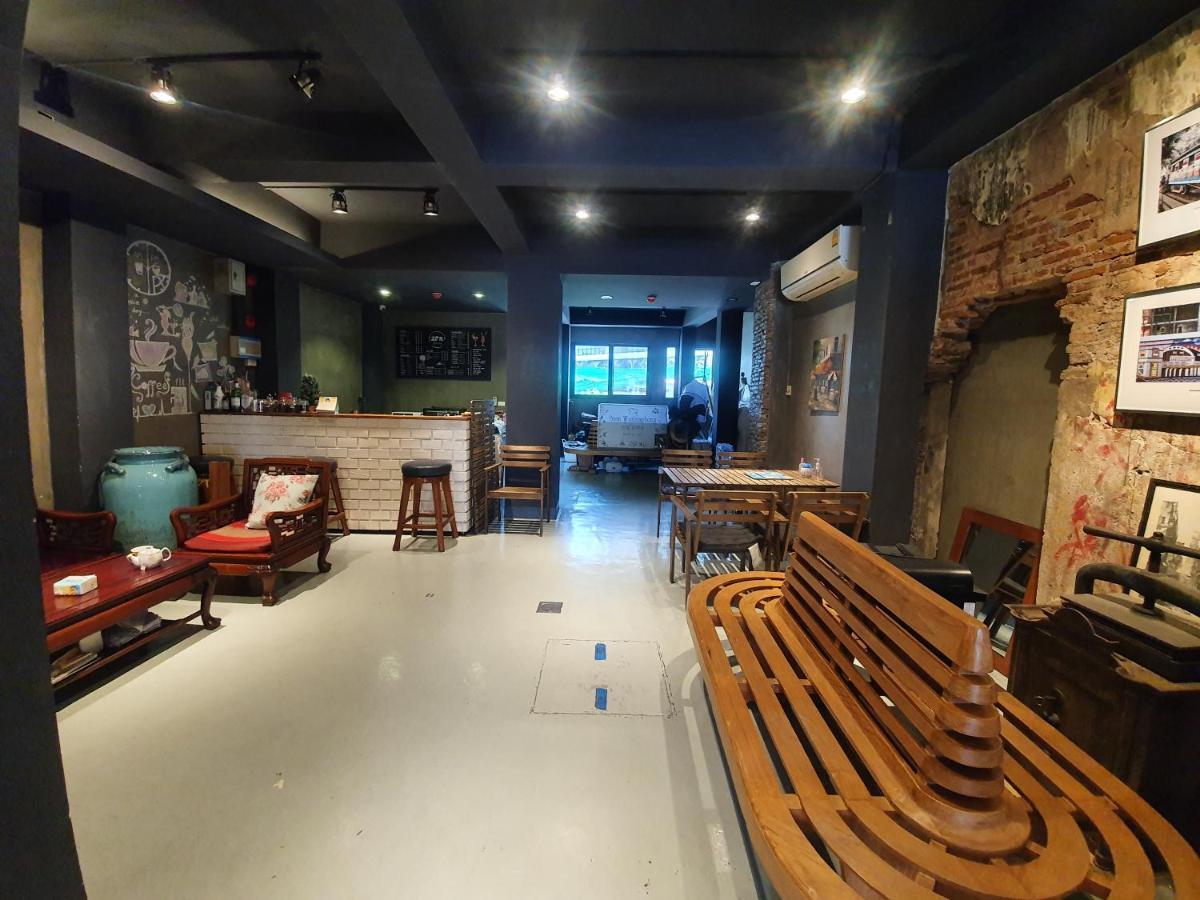 Baan Wualamphong บ้านวัวลำพอง Bed & Breakfast *
